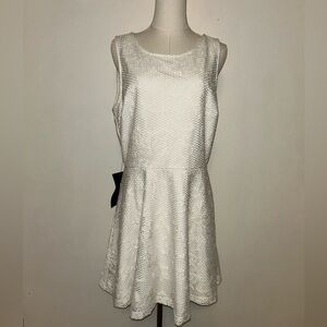 🌸♦️NWT BeBe Reese Floral Appliqué Dress🌸